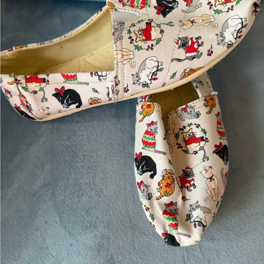 Toms Belmont Light Grey Holiday Cat Print Flats Size 10
